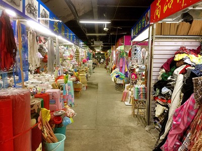 青島人的一天，從早市開始 城市記憶里的皮革煙火